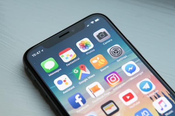 Клиент записывается на услугу с телефона